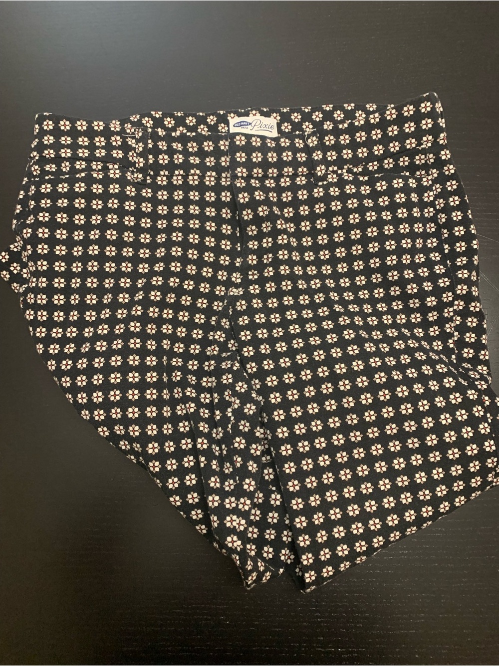 Old Navy Size 8 Black Floral Pixie Pants - Picture 2 of 6